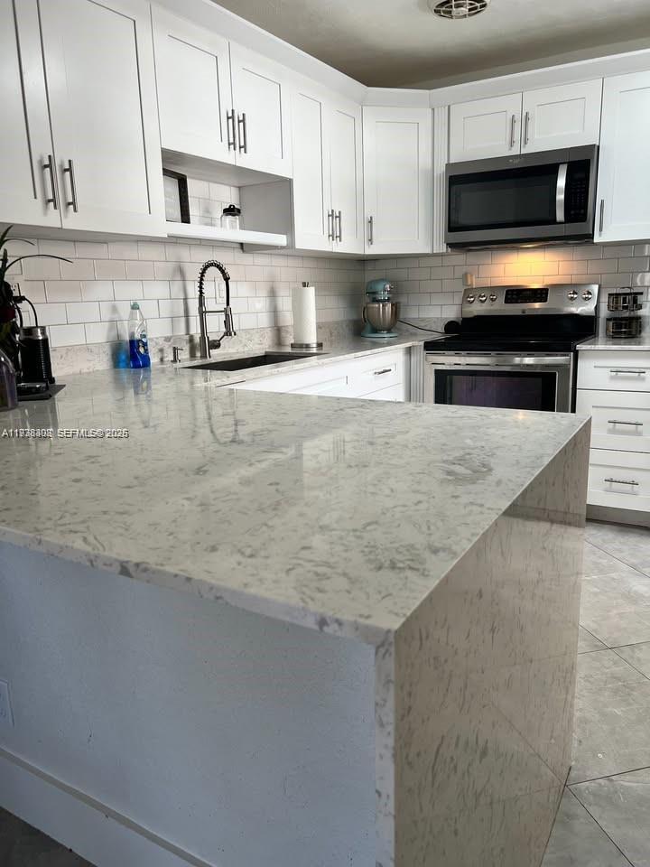 Homes for sale in Pompano Beach, FL | 1640 Ne 33rd St, Pompano Beach, FL 33064 | MLS# A11938308