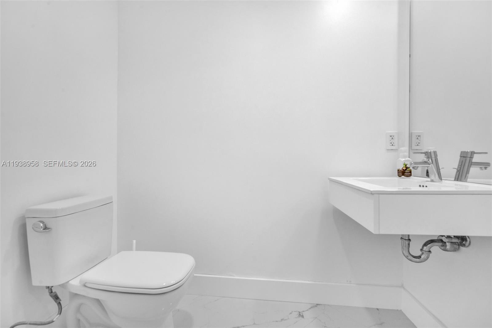 17111 Biscayne Blvd #411, North Miami Beach FL 33160