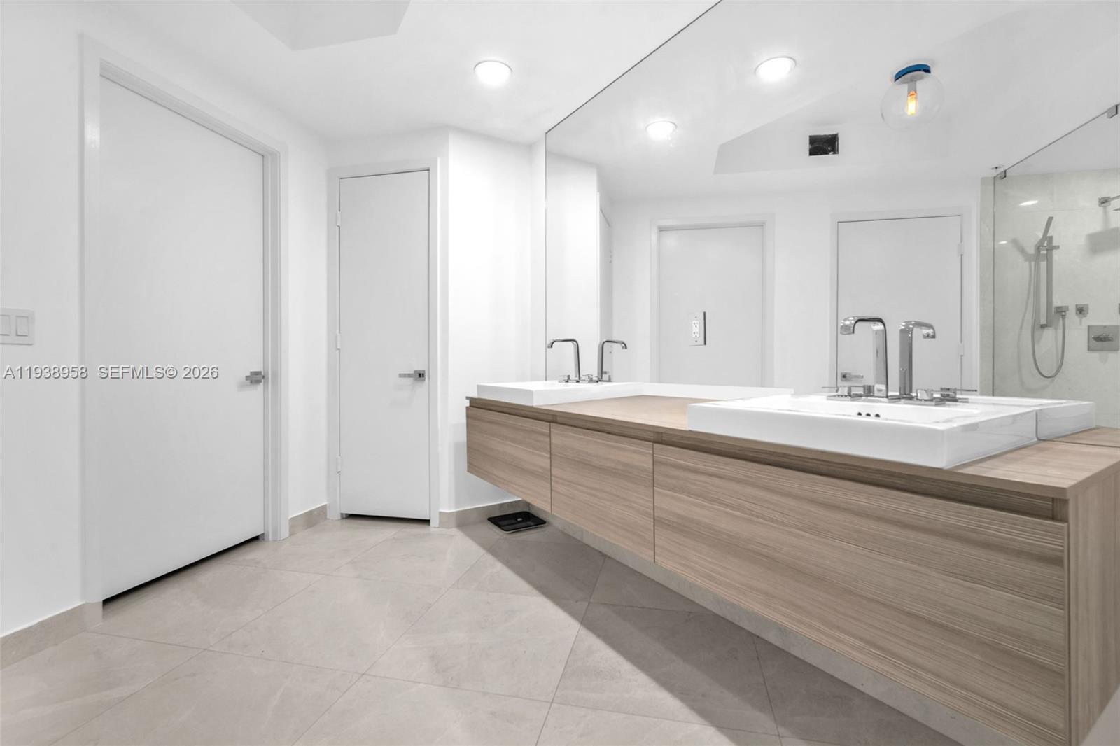 17111 Biscayne Blvd #411, North Miami Beach FL 33160