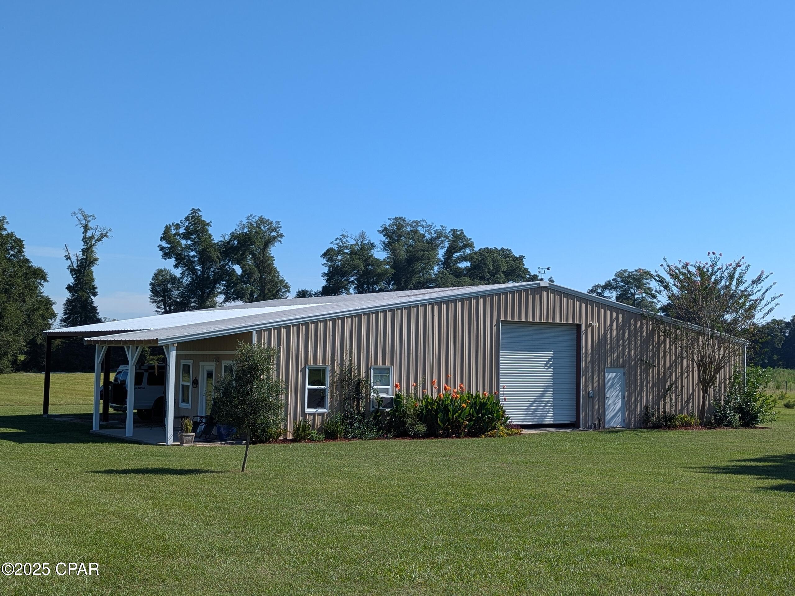 Listing photo id 10 for 5223 Palamino Lane