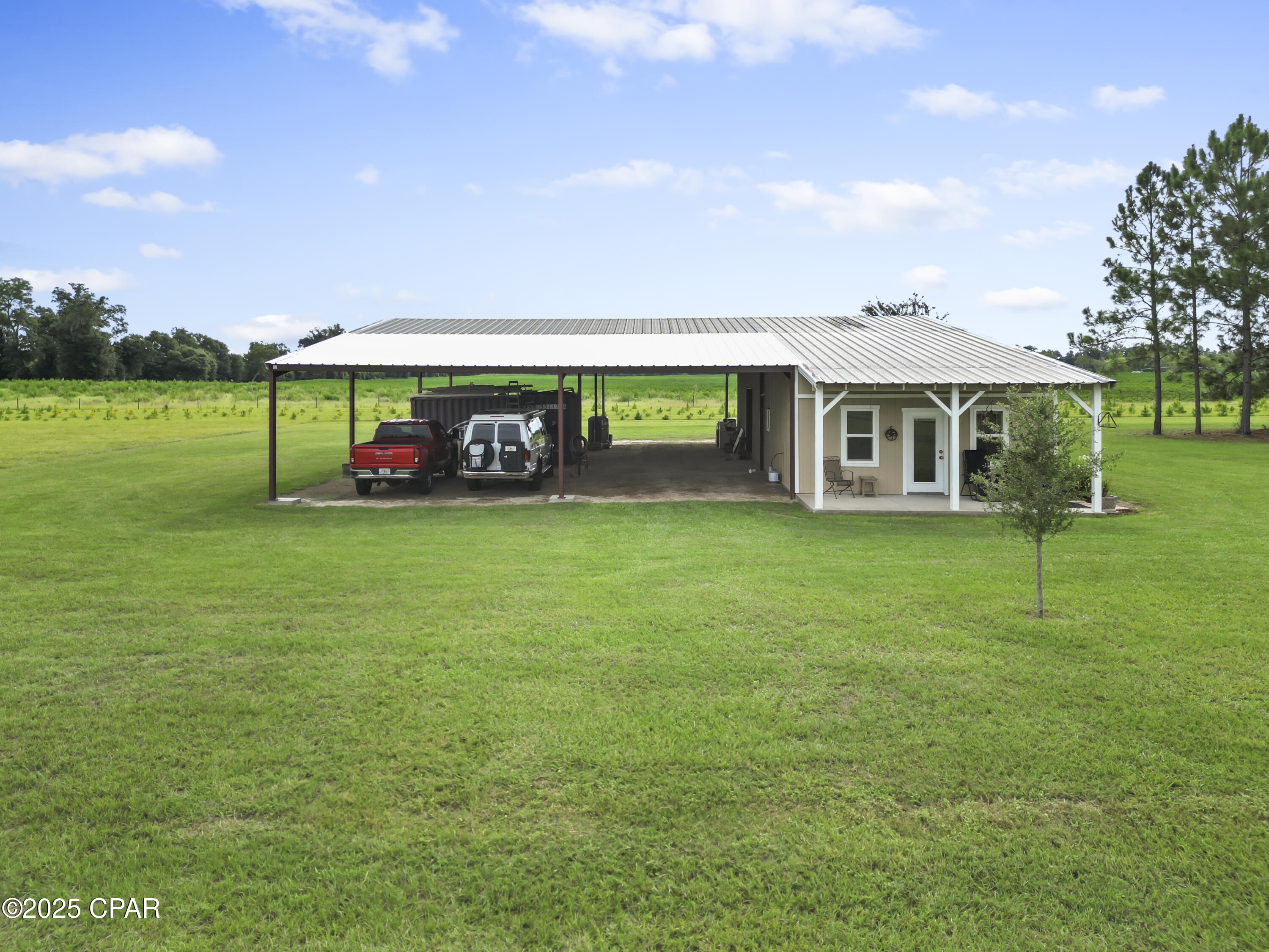 Listing photo id 11 for 5223 Palamino Lane