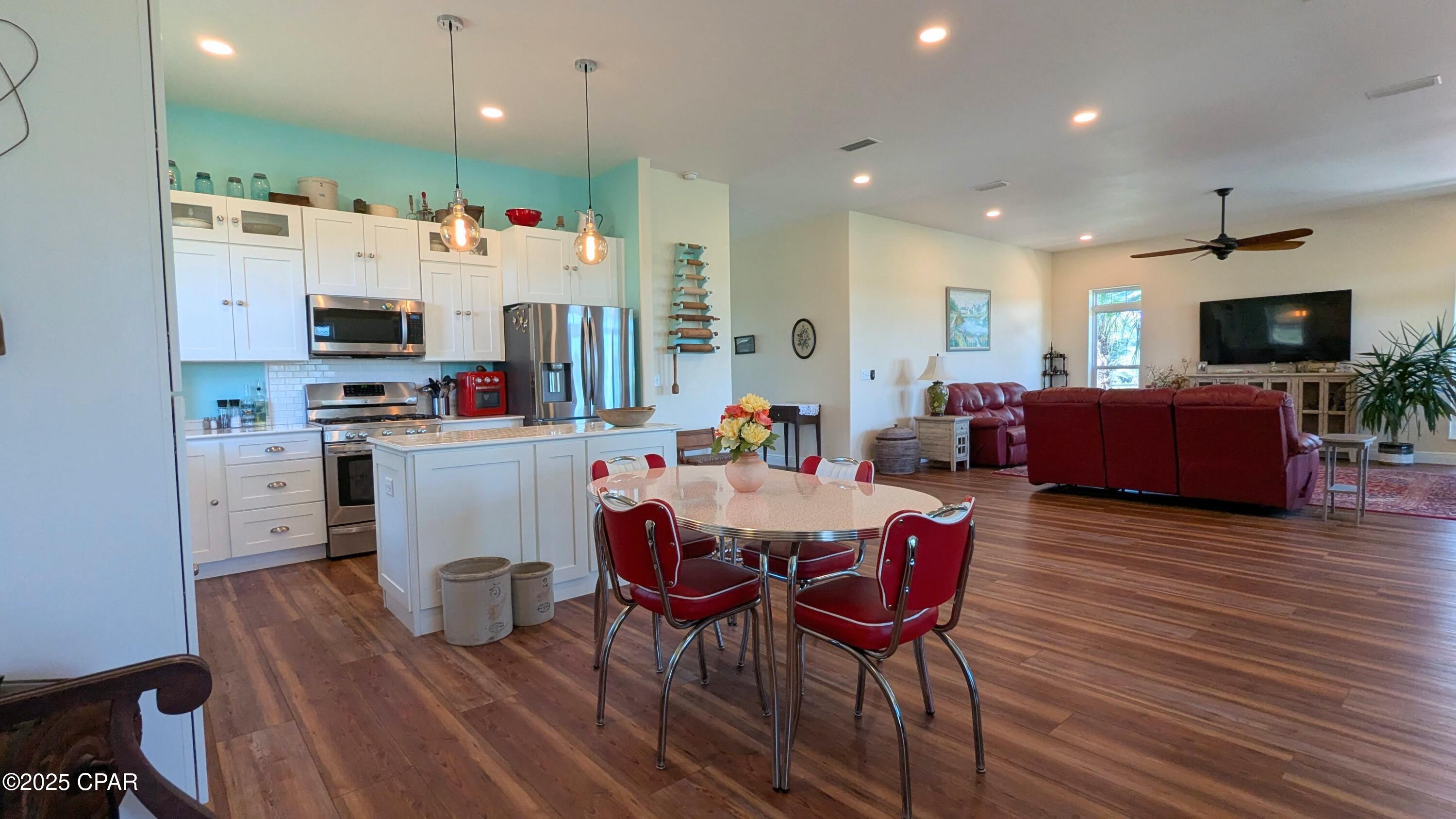 Listing photo id 20 for 5223 Palamino Lane