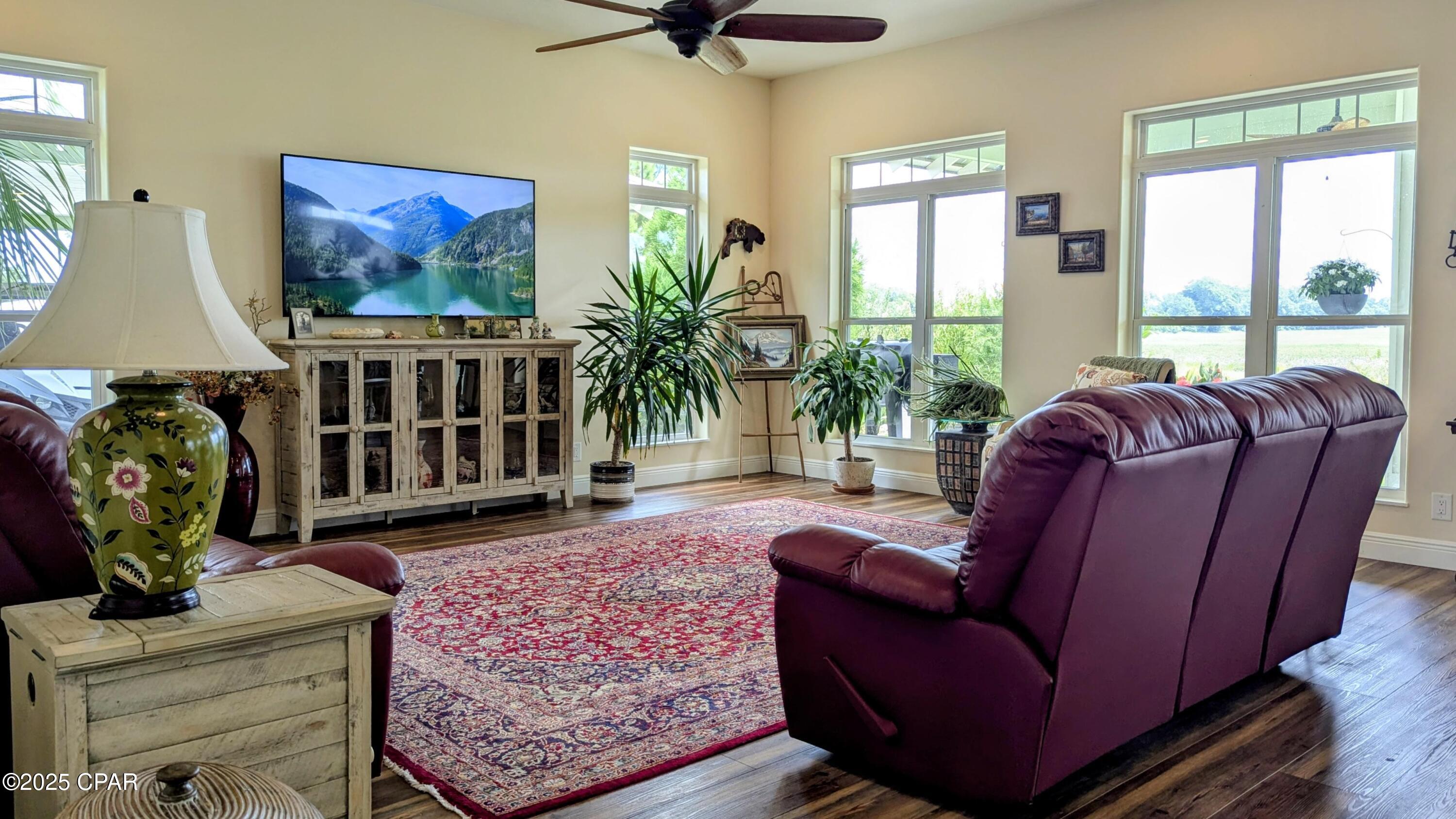 Listing photo id 21 for 5223 Palamino Lane