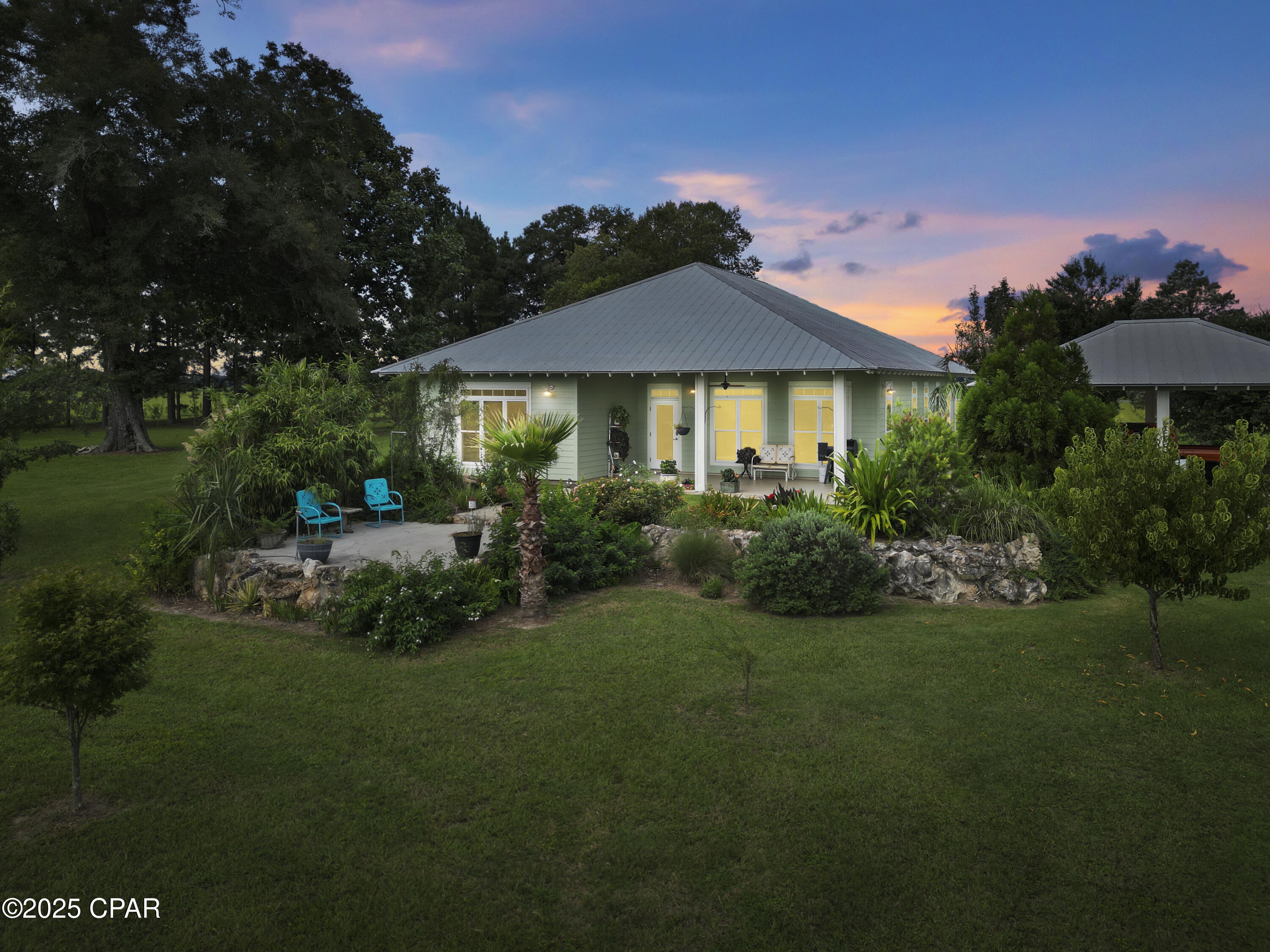 Listing photo id 3 for 5223 Palamino Lane