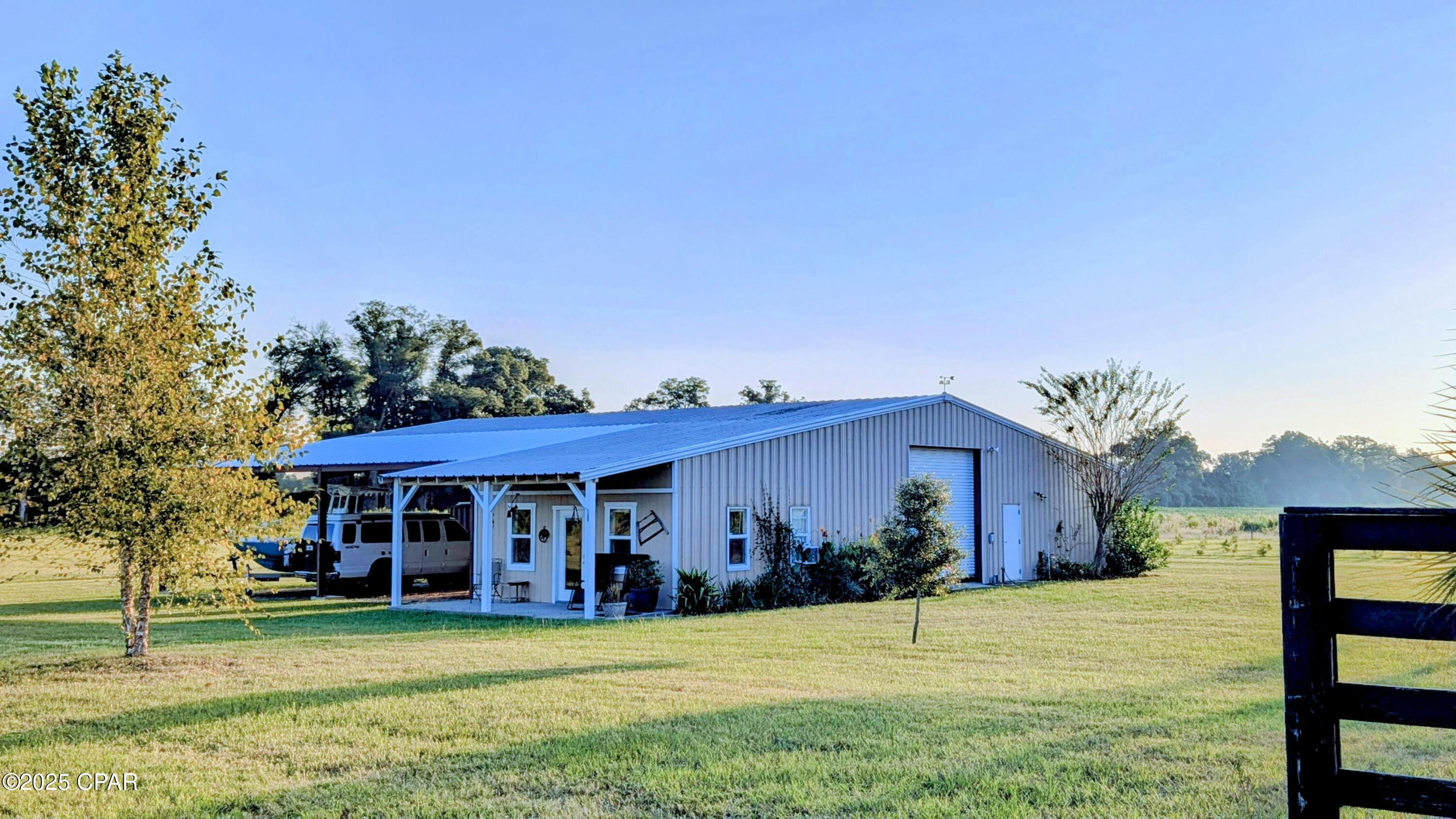 Listing photo id 37 for 5223 Palamino Lane