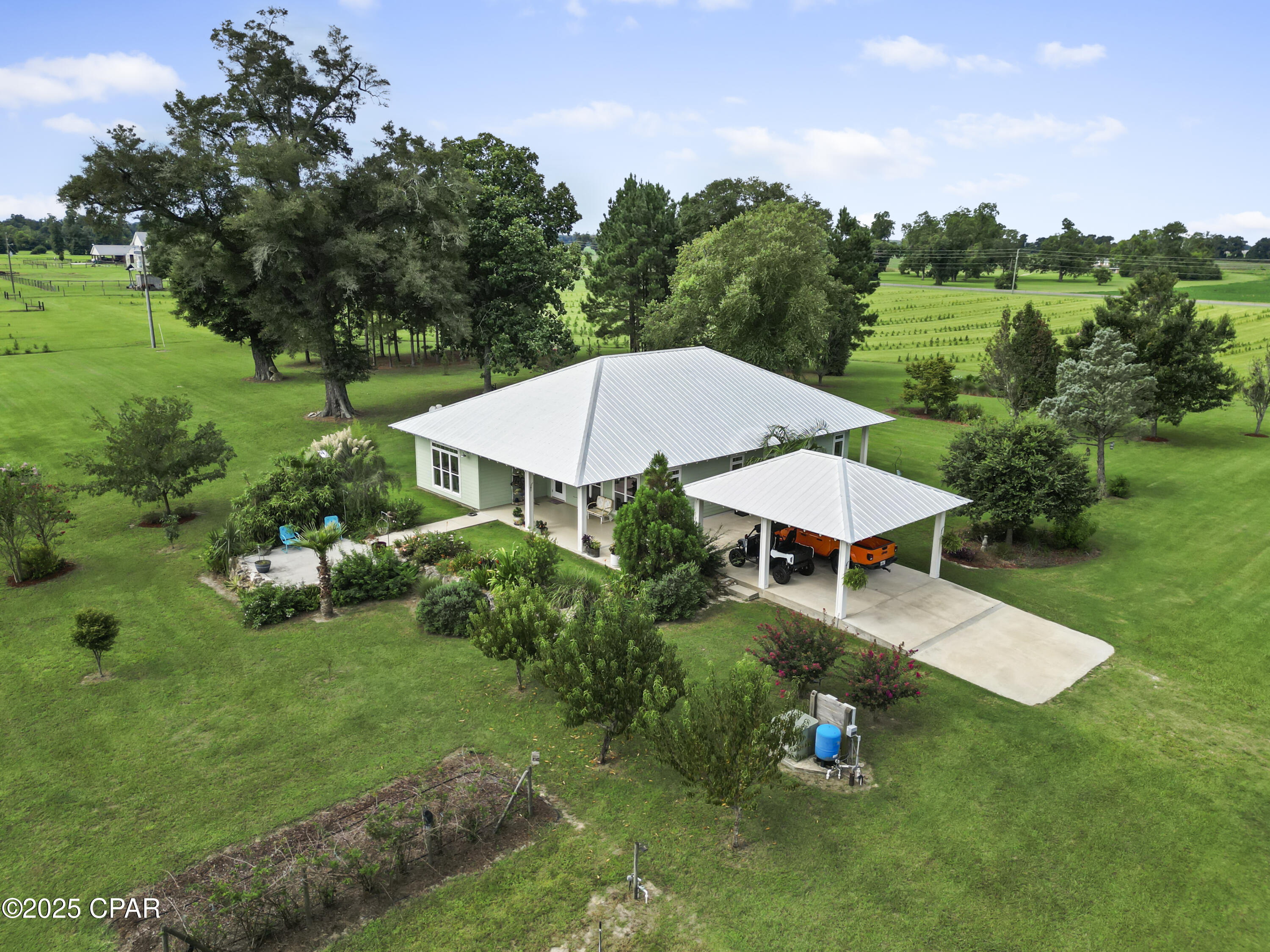 Listing photo id 6 for 5223 Palamino Lane