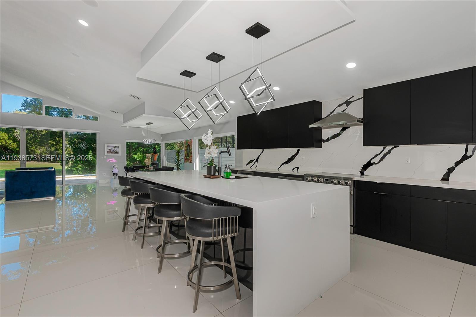 15221 N Laurel Ln N, Pembroke Pines FL 33027