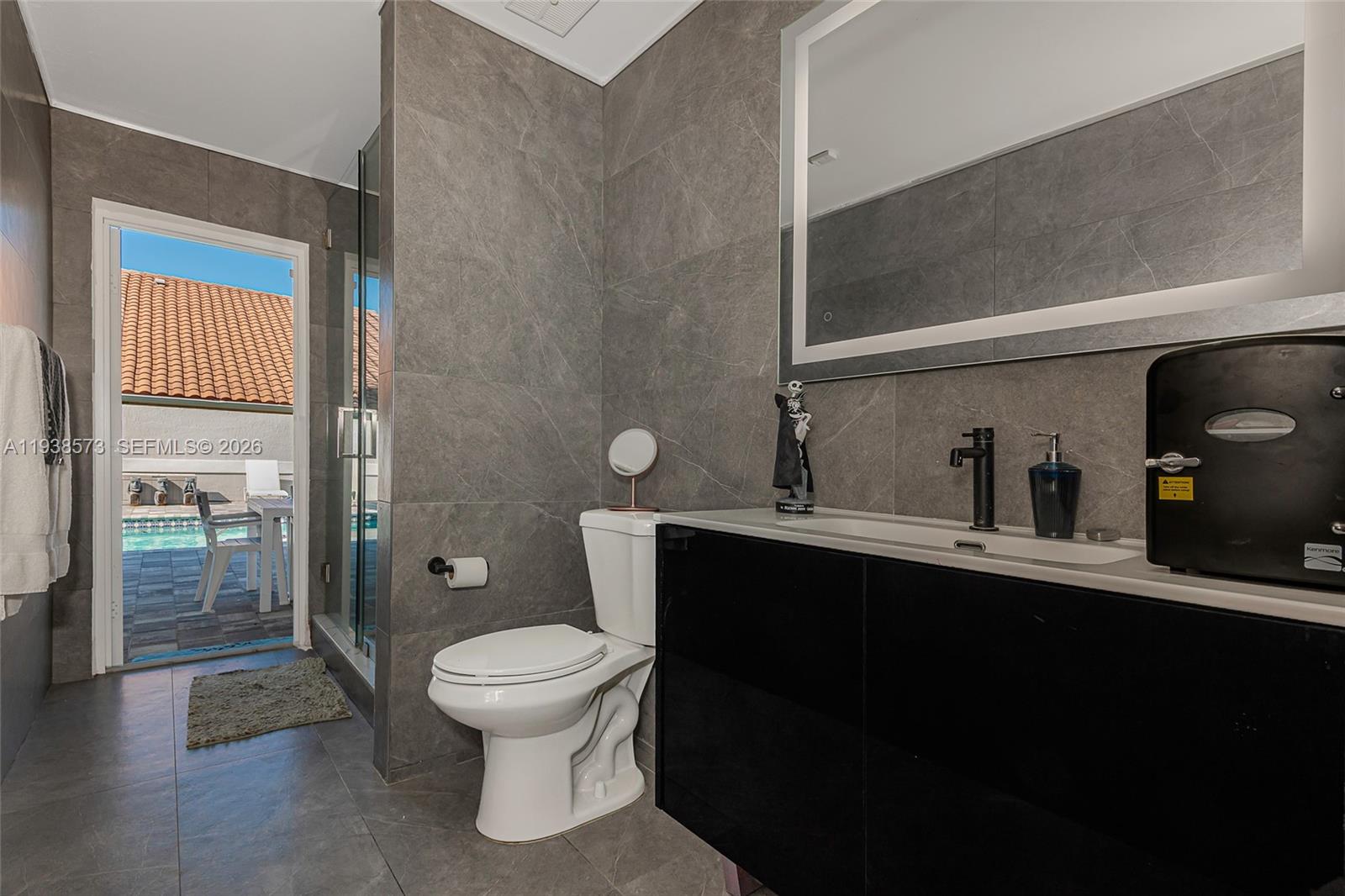 15221 N Laurel Ln N, Pembroke Pines FL 33027