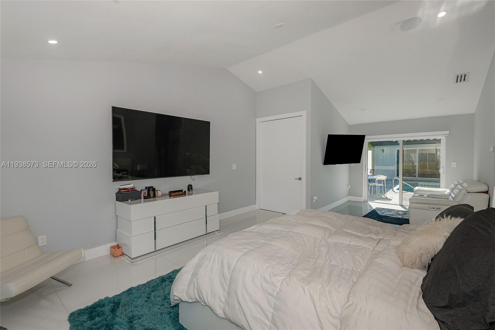 15221 N Laurel Ln N, Pembroke Pines FL 33027