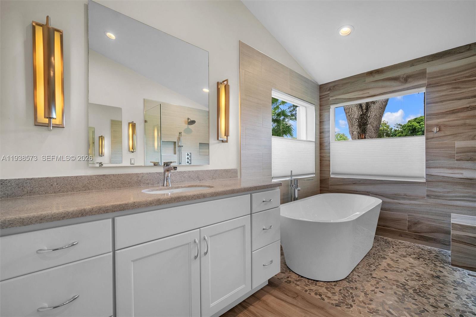 15221 N Laurel Ln N, Pembroke Pines FL 33027
