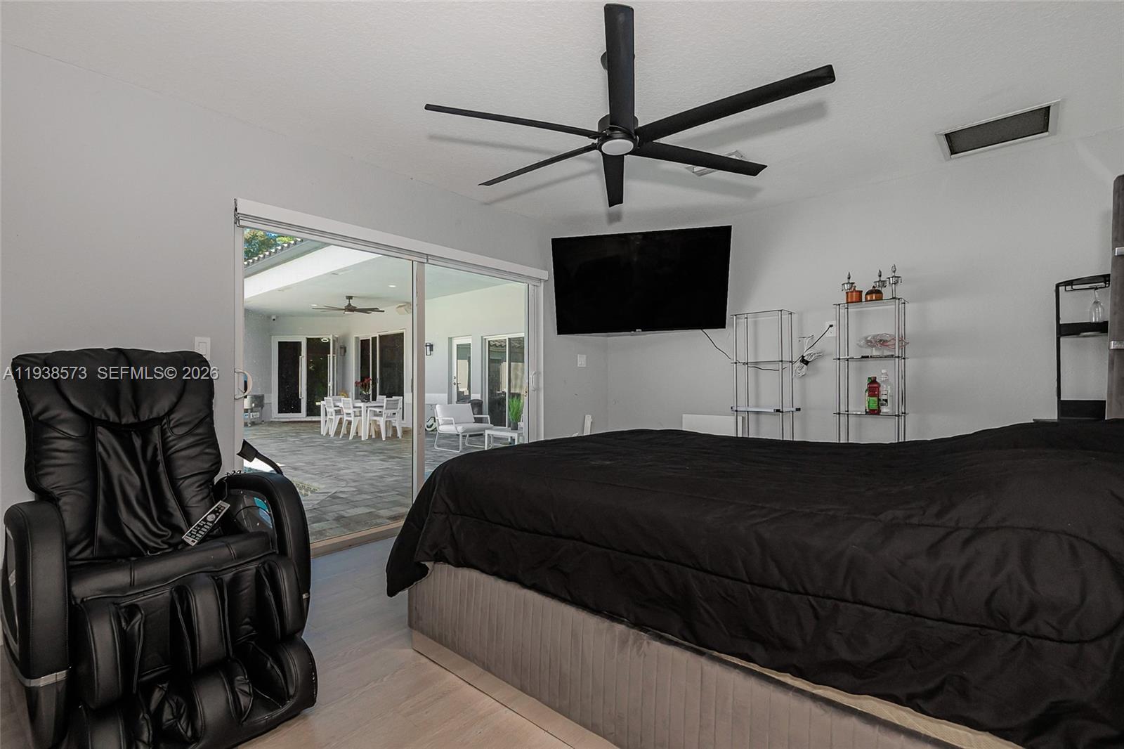 15221 N Laurel Ln N, Pembroke Pines FL 33027