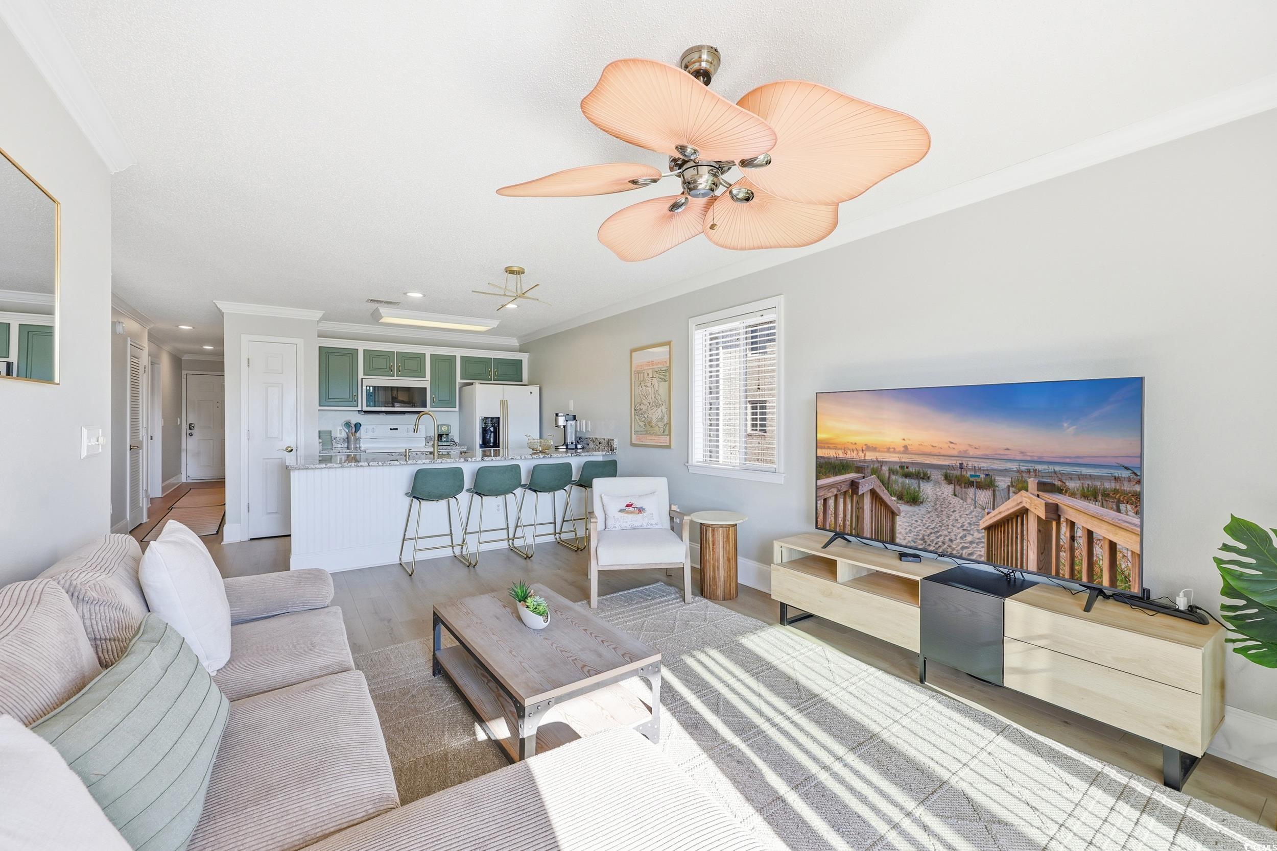 Living area featuring crown molding, light wood-style flooring, recessed lighting, and ceiling fan