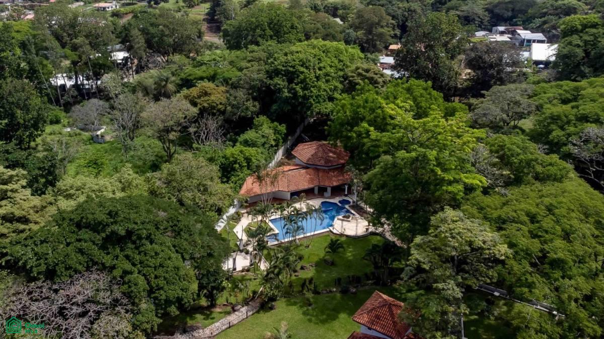 6 bed Single Family Homes For Sale in , Alajuela - 1