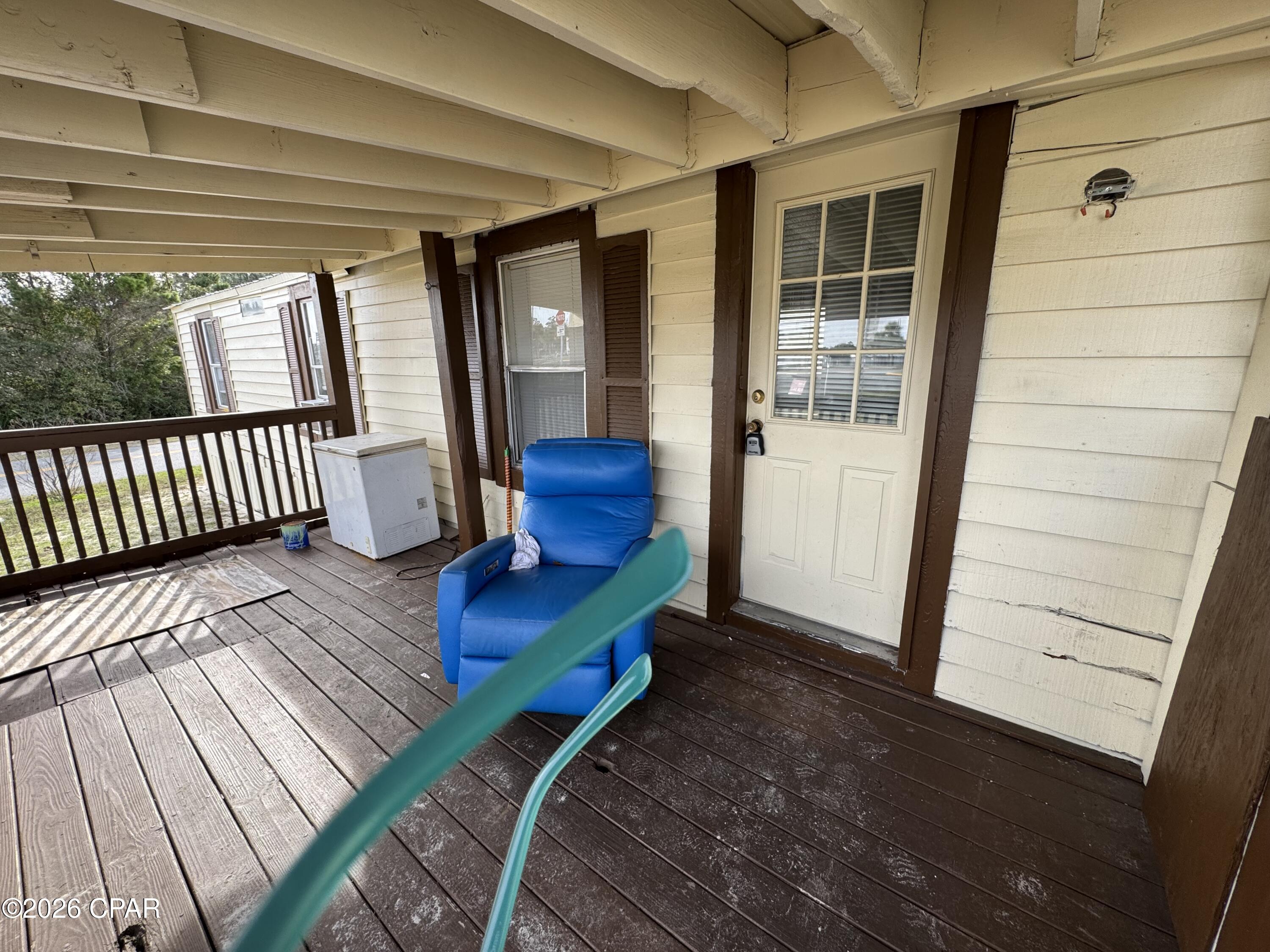 Listing photo id 8 for 330 Laureno Place