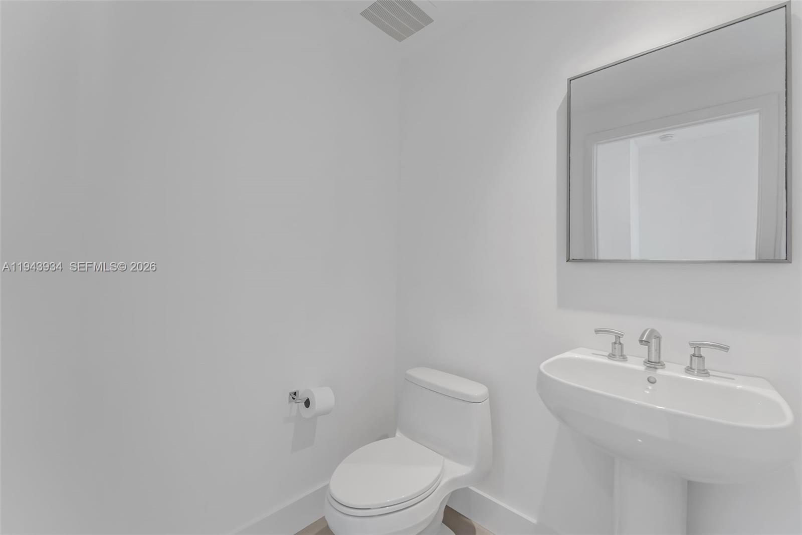 901 Brickell Key Blvd #3206, Miami FL 33131