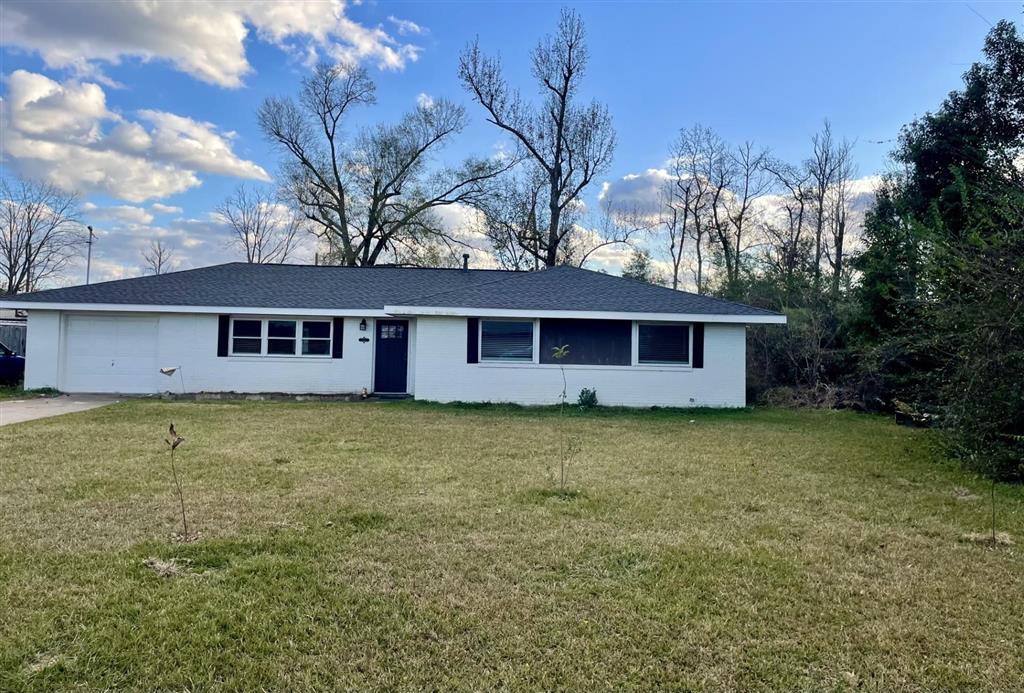311 Wayside Drive W