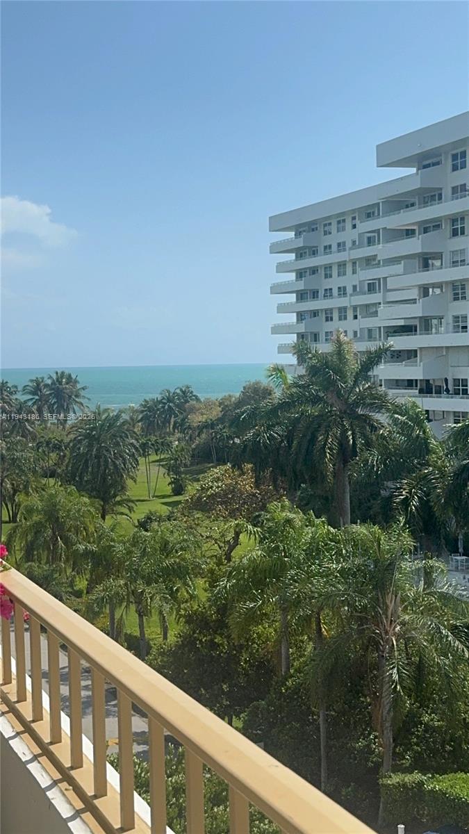 Commodore Club West Condo