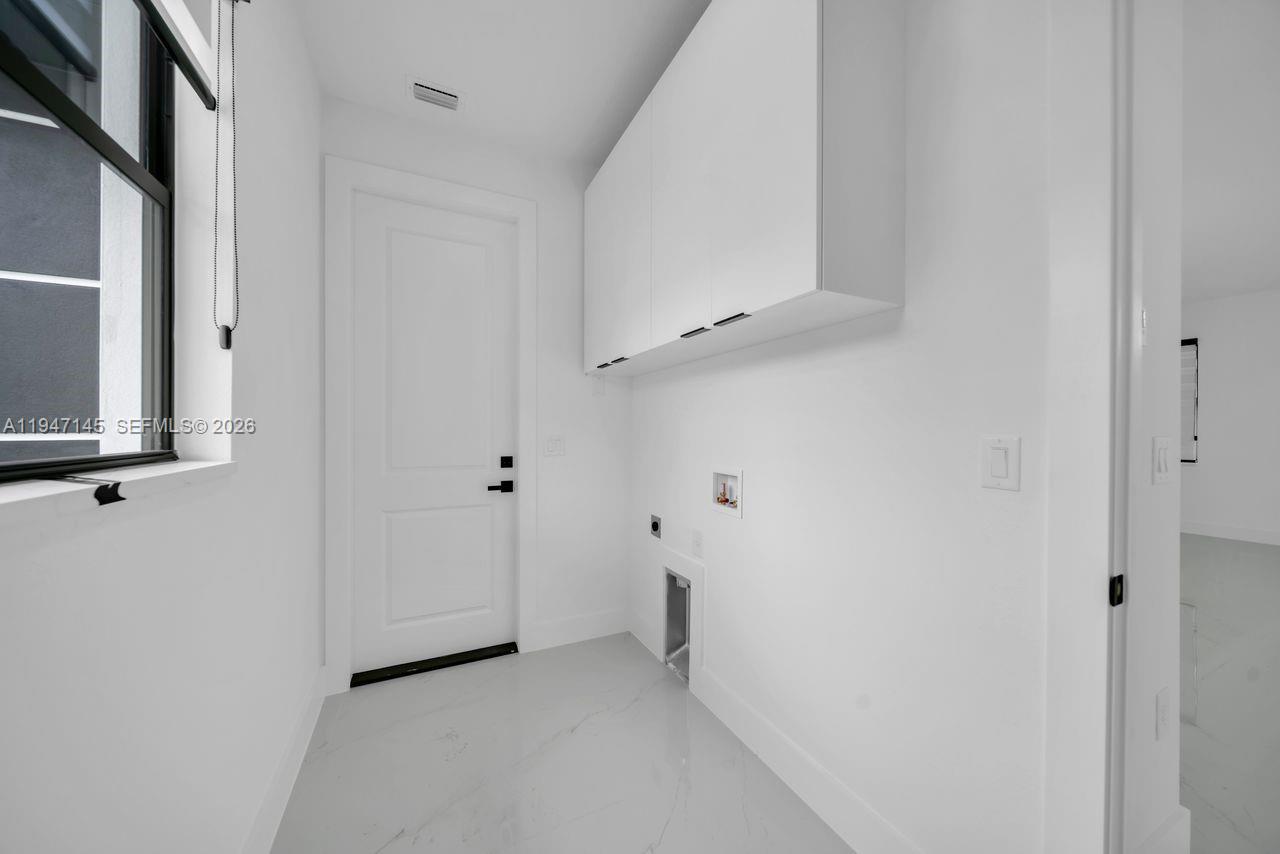 Modern kitchen with designer features at 803 Desoto Ave - Home in Lehigh Acres