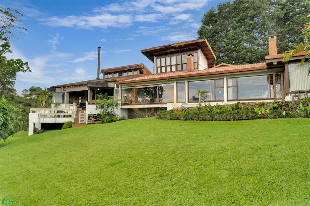 5 bed Single Family Homes For Sale in San Ramon, Cartago - 1