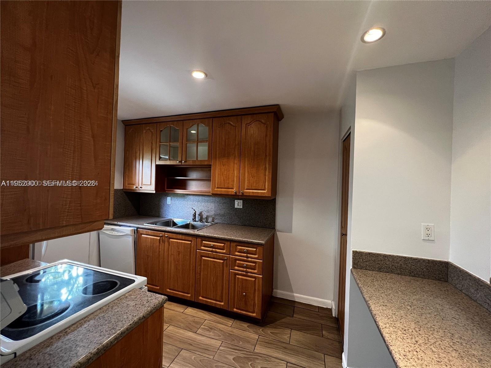 Oaks Condo
