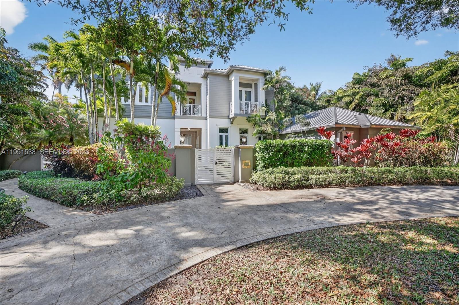 Homes for sale in Plantation, FL | 101 Holly Ln, Plantation, FL 33317 | MLS# A11951538
