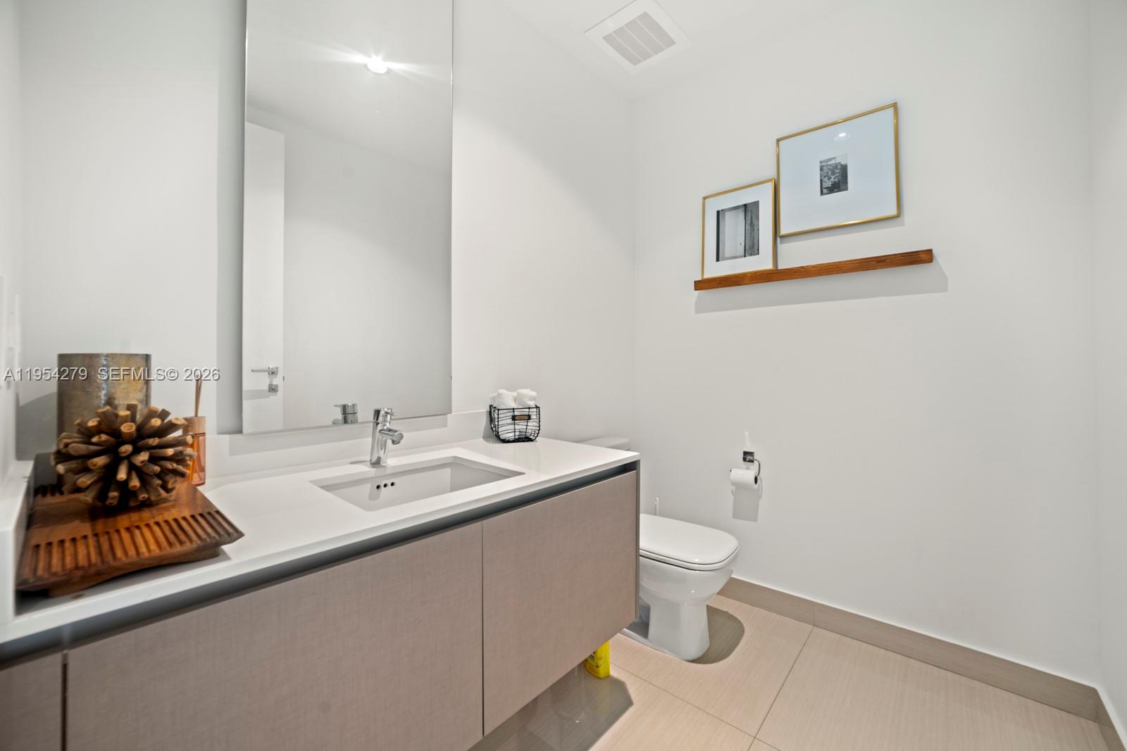 3300 NE 188th St #414, Aventura FL 33180
