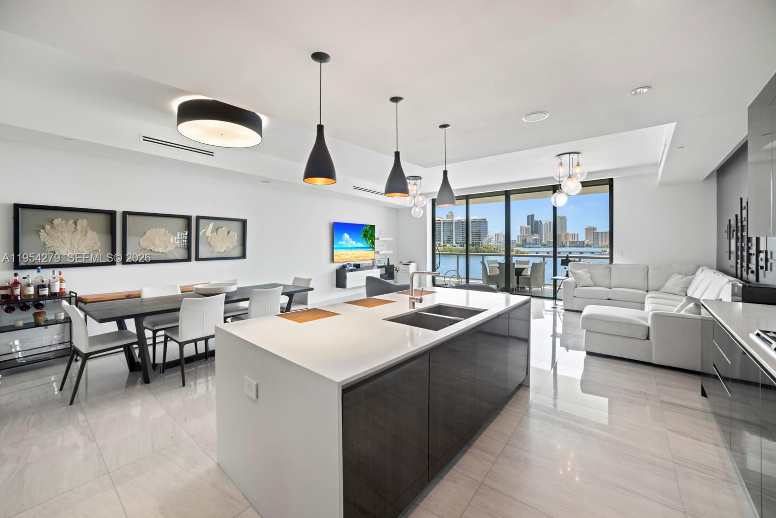 3300 NE 188th St #414, Aventura FL 33180