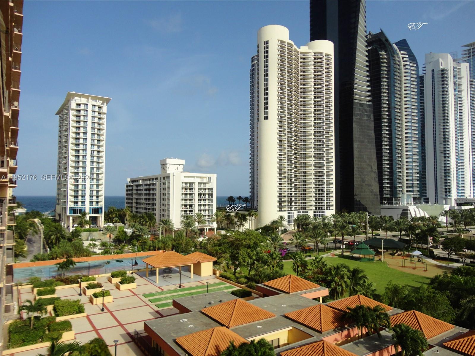 Winston Towers 600 Condo