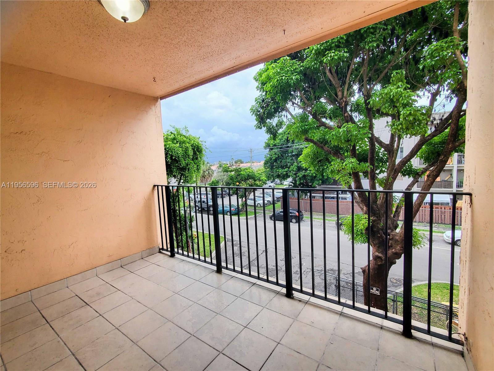 Palm-West Gardens Condo