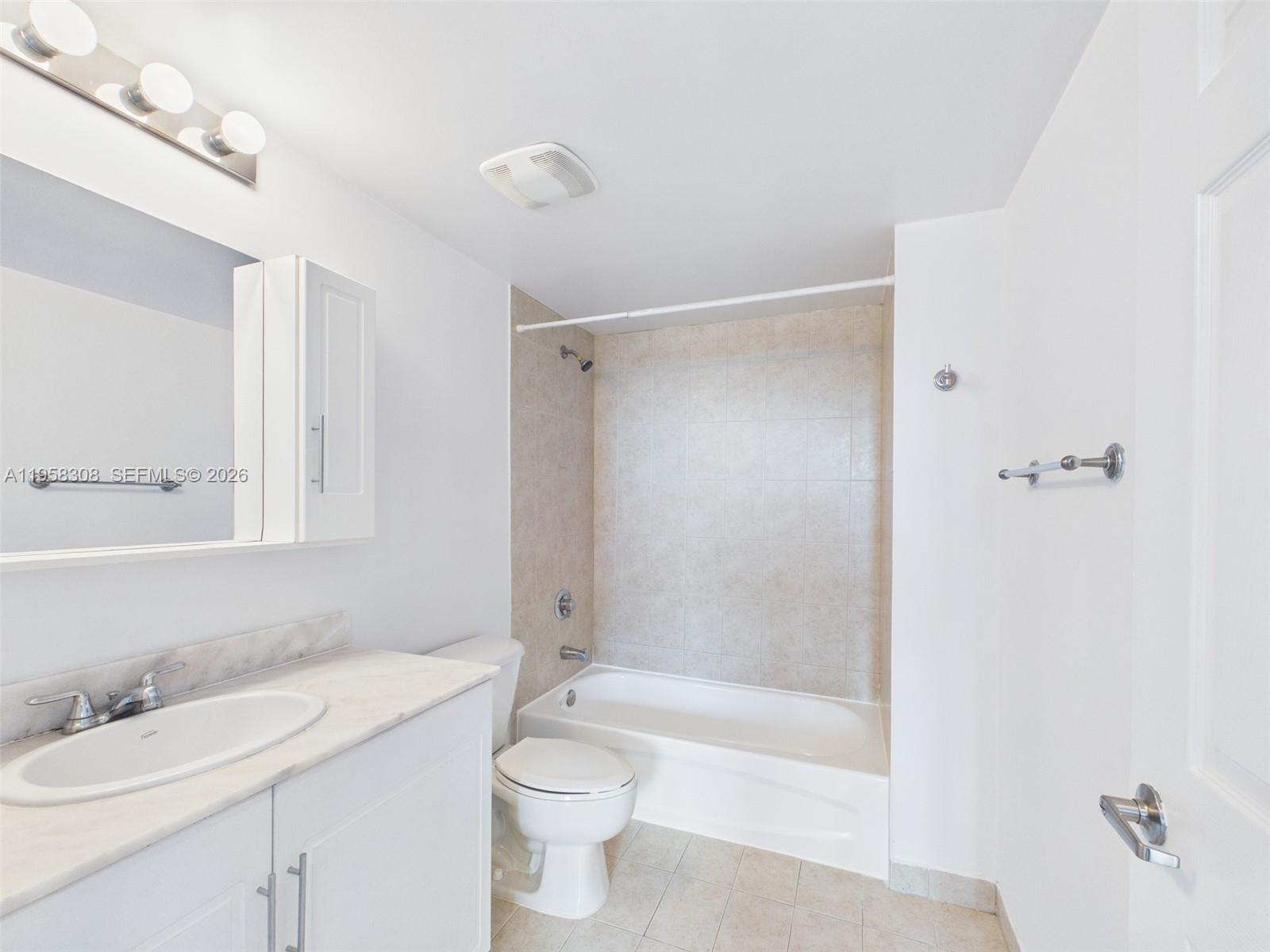 275 NE 18th St 1404