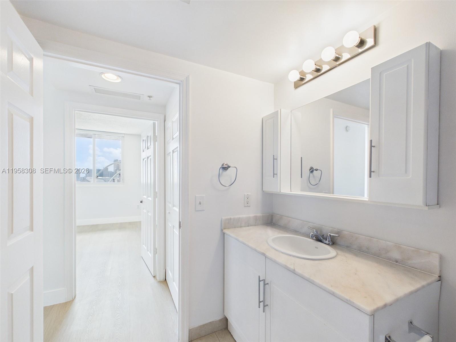 275 NE 18th St 1404
