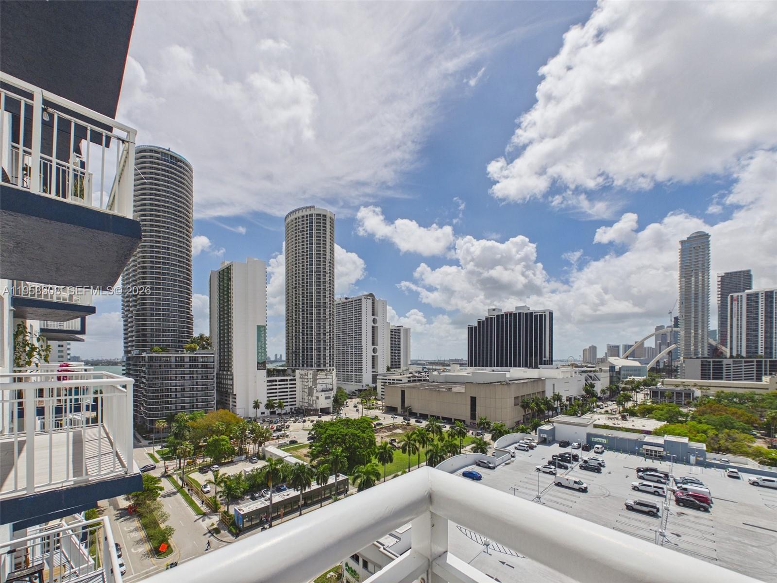 275 NE 18th St 1404