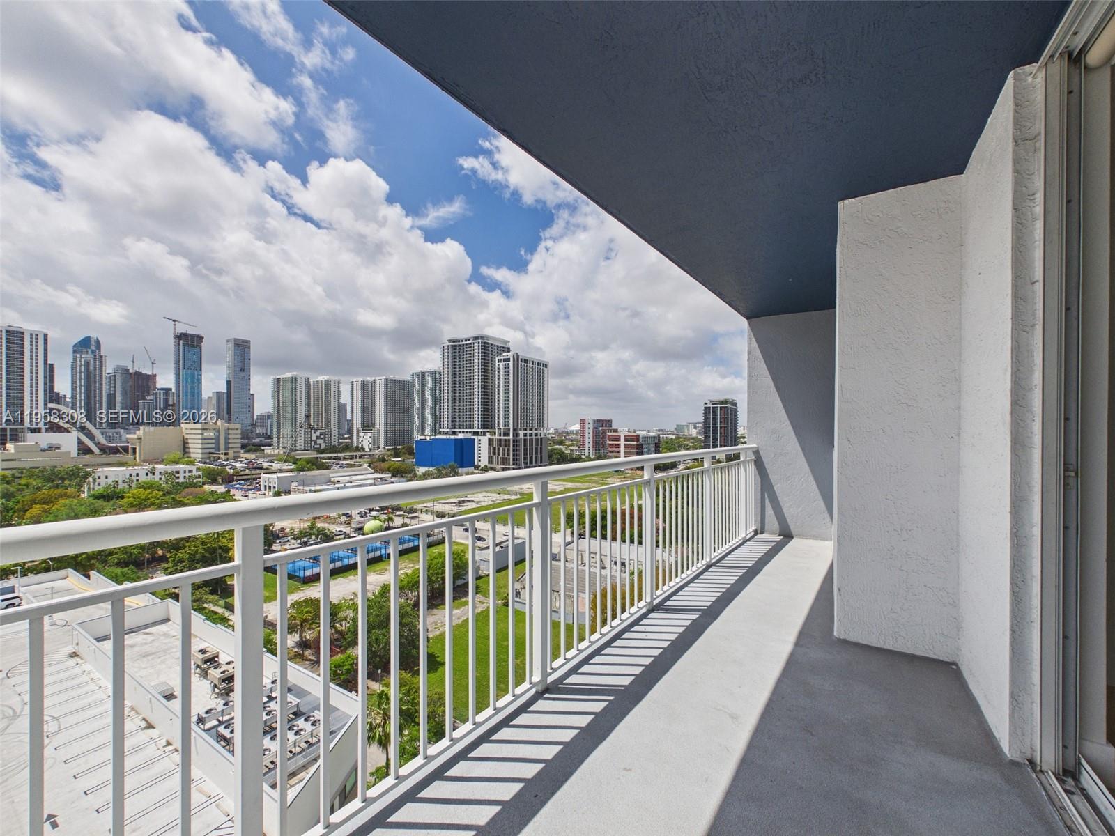 275 NE 18th St 1404