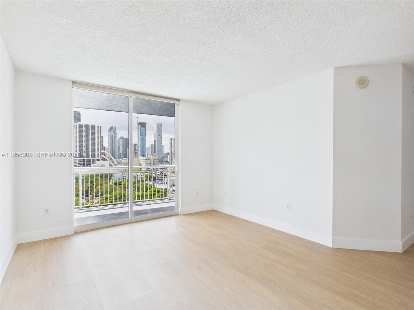 275 NE 18th St 1404