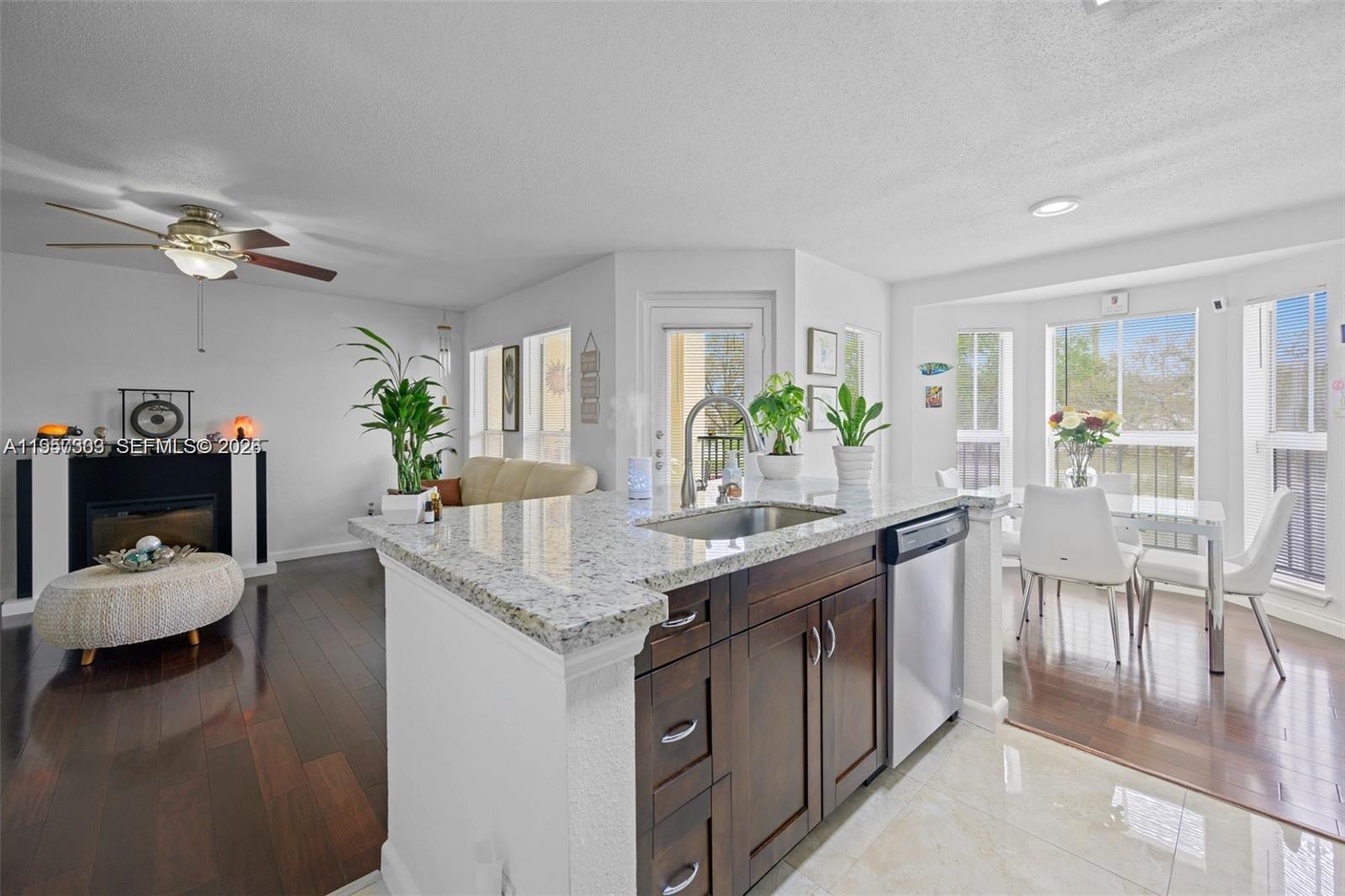 Savannah At Riverside Con