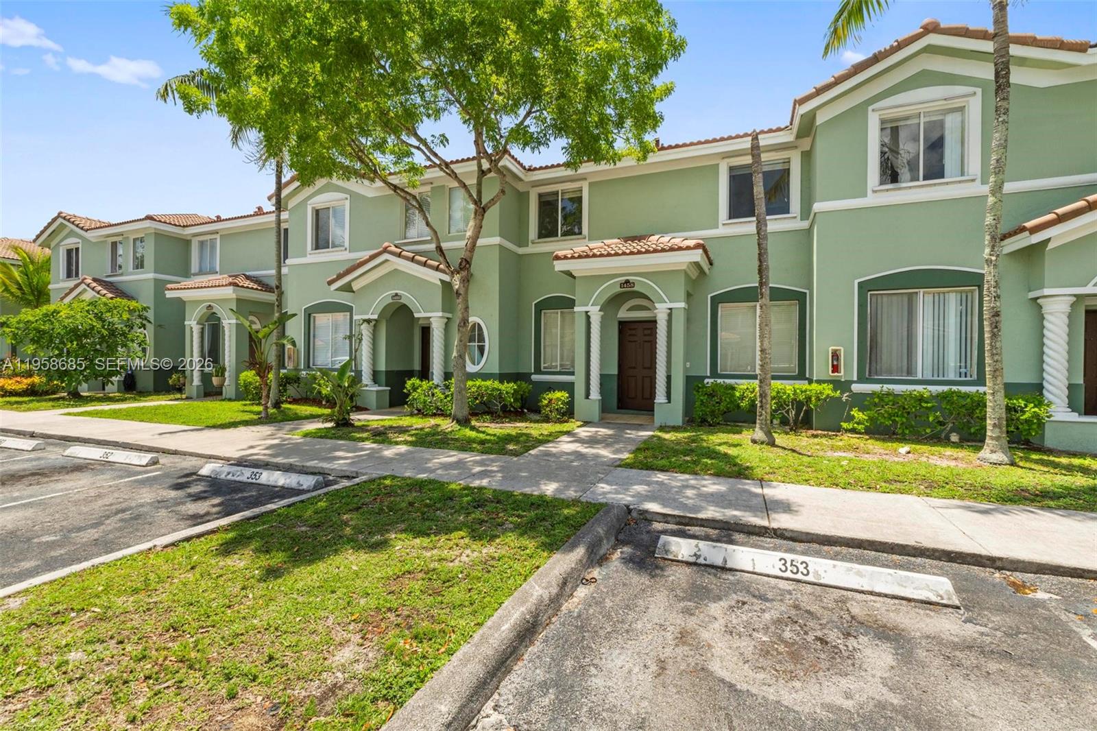 Shoma Townhomes At Keysco