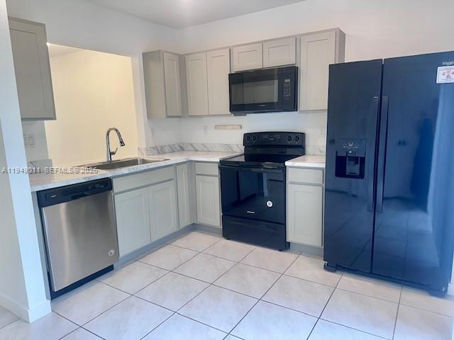 Designer master bathroom at 540 5th Ln - Townhouse in Florida City