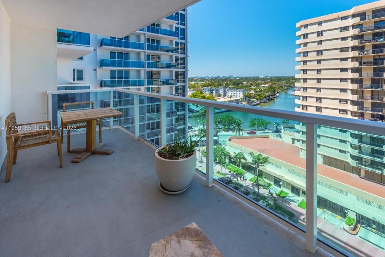 2399 Collins Avenue