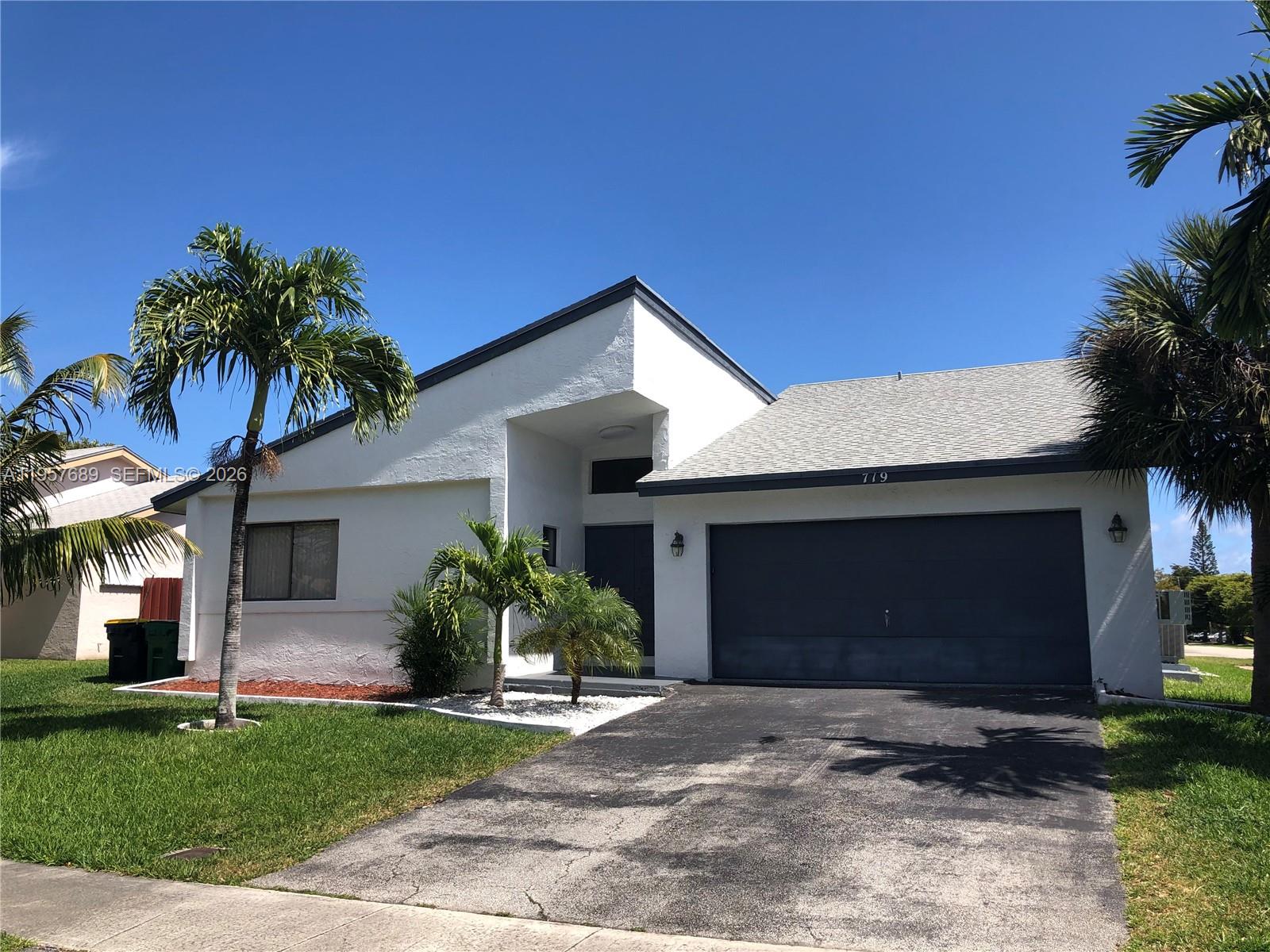 Impressive exterior facade at 719 3rd Ave - Home in Dania Beach