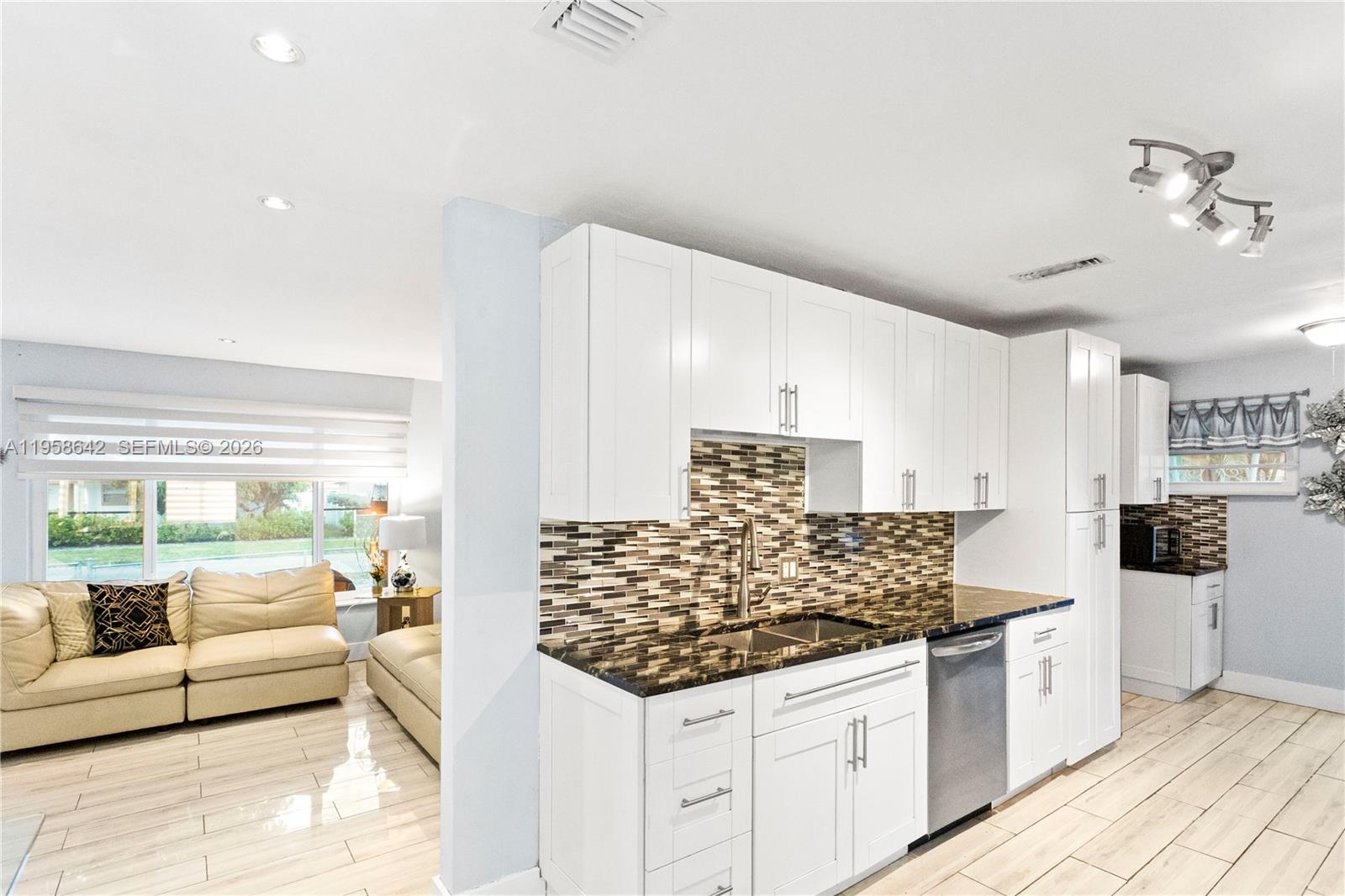 Homes for sale in Hollywood, FL | 821 N 73Rd Ter, Hollywood, FL 33024 | MLS# A11958642