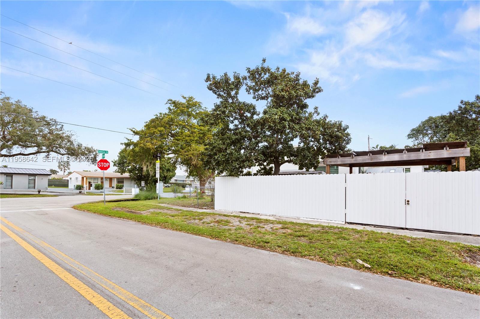 Homes for sale in Hollywood, FL | 821 N 73rd Ter, Hollywood, FL 33024 | MLS# A11958642