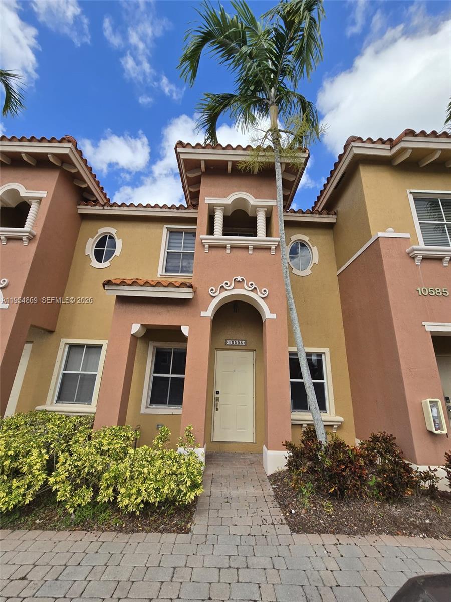 Hampton Isles Condo