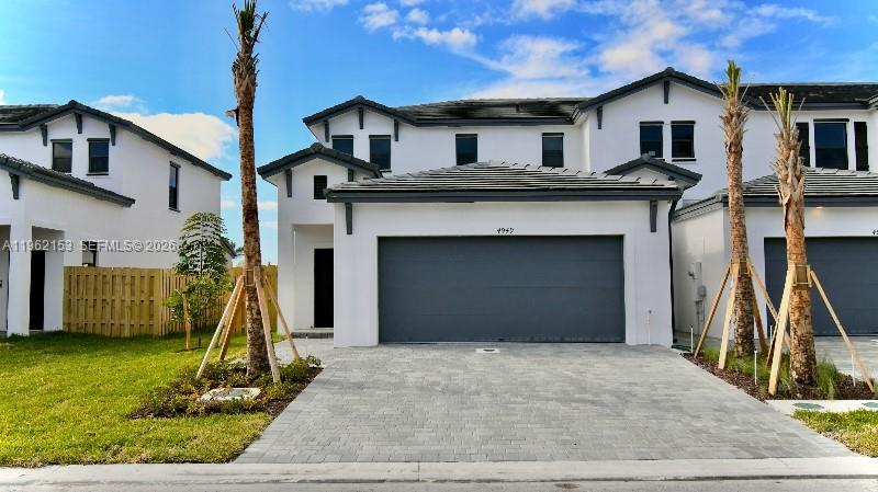 Impressive exterior facade at 4949 Peacock Way - Townhouse in Dania Beach