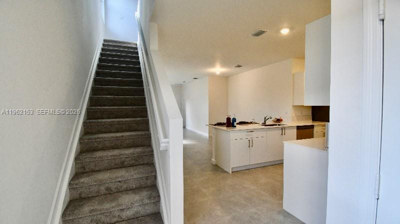 Impressive exterior facade at 4949 Peacock Way - Townhouse in Dania Beach