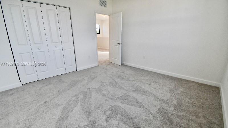 Elegant master bedroom retreat at 4949 Peacock Way - Townhouse in Dania Beach