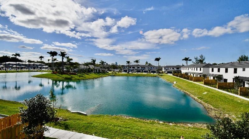 Additional living spaces at 4949 Peacock Way - Townhouse in Dania Beach