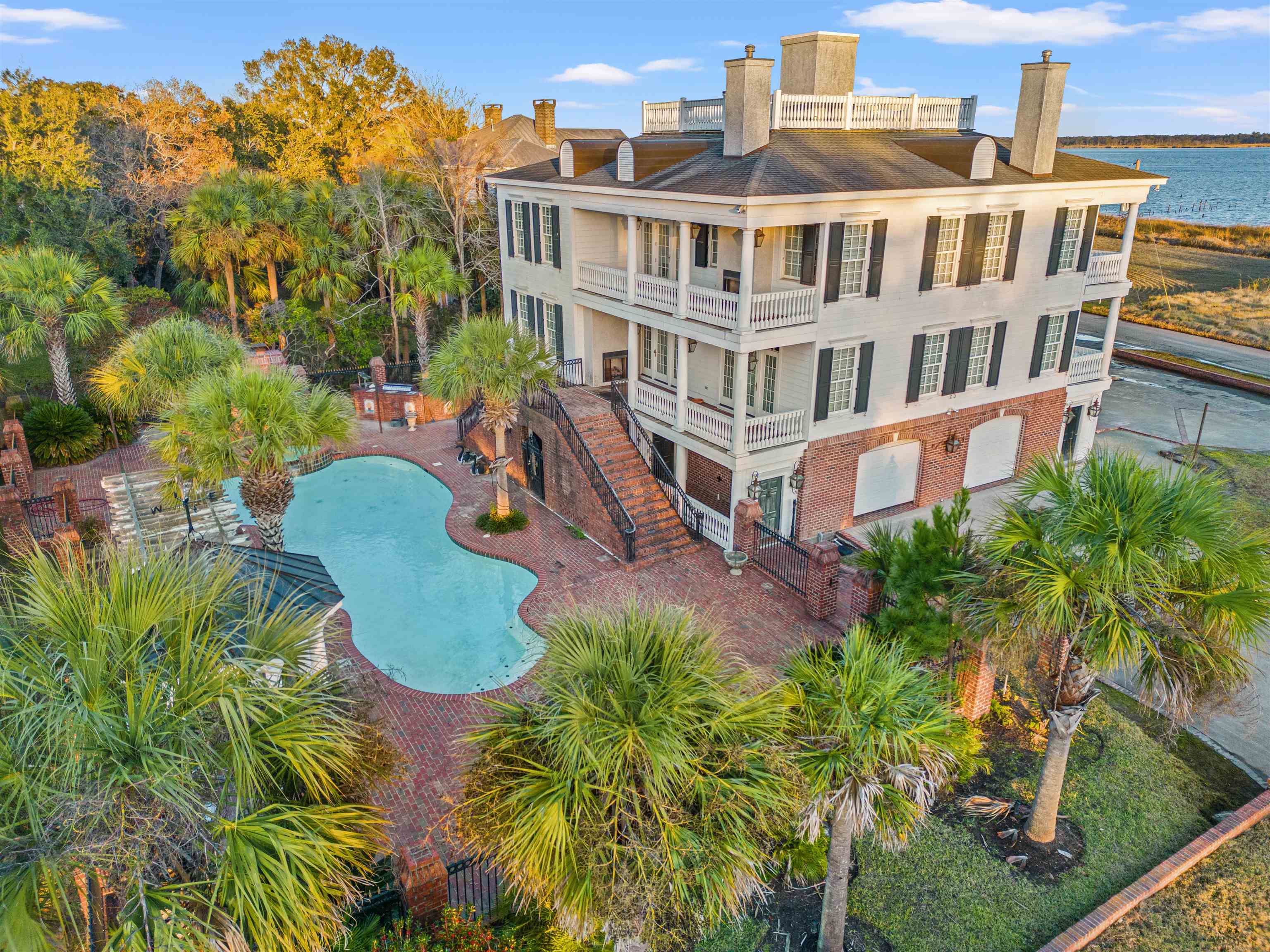 101 Greenwich Dr.