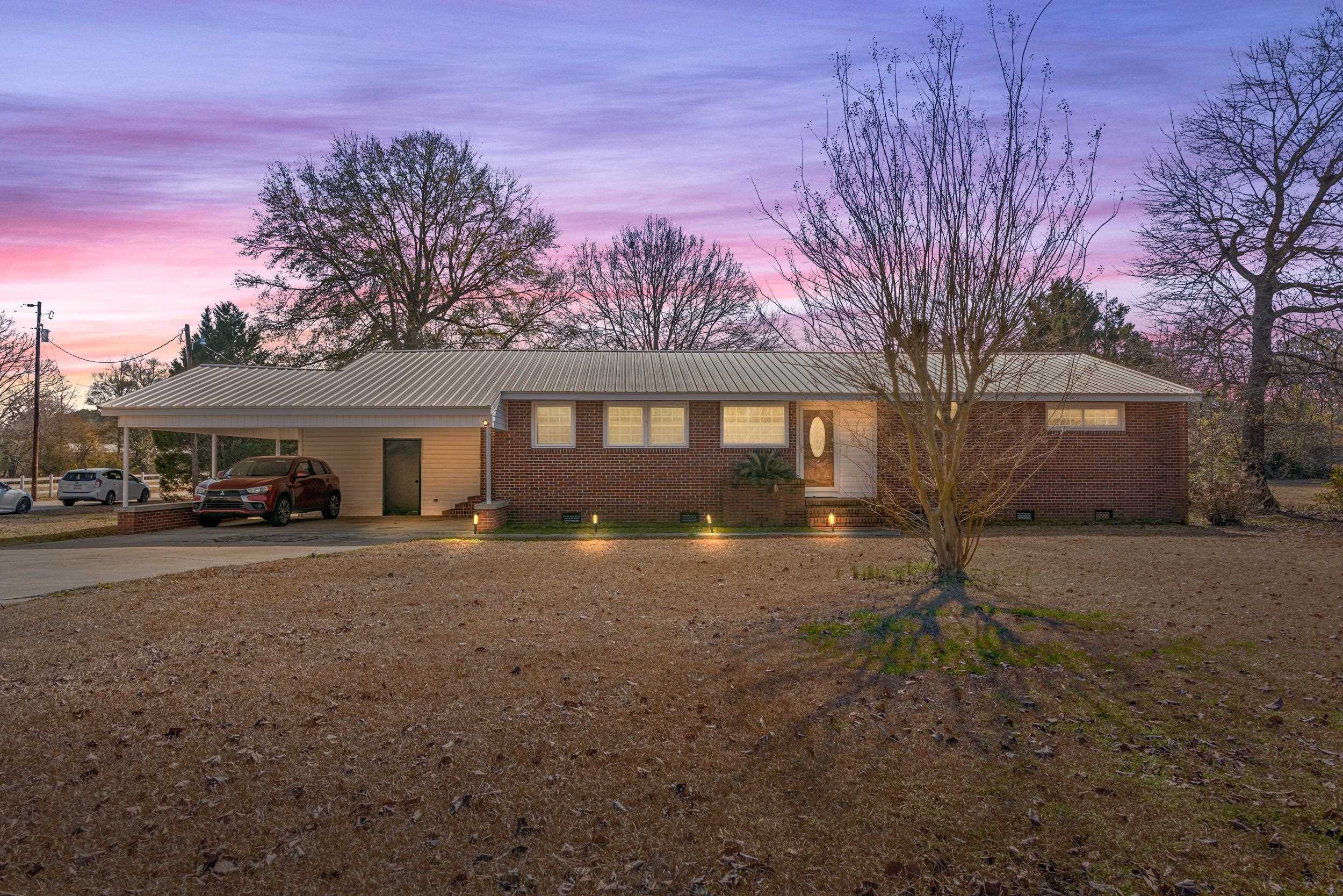 3813 W Marion St. Mullins, SC 29574