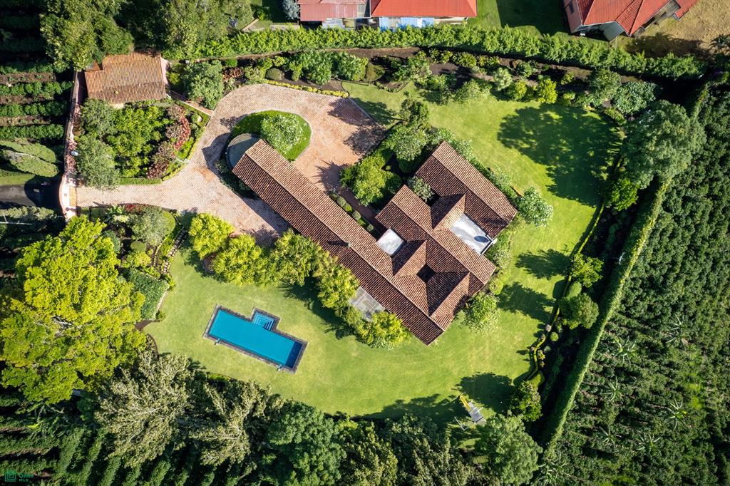 5 bed Single Family Homes For Sale in Santo Domingo, Heredia - 1