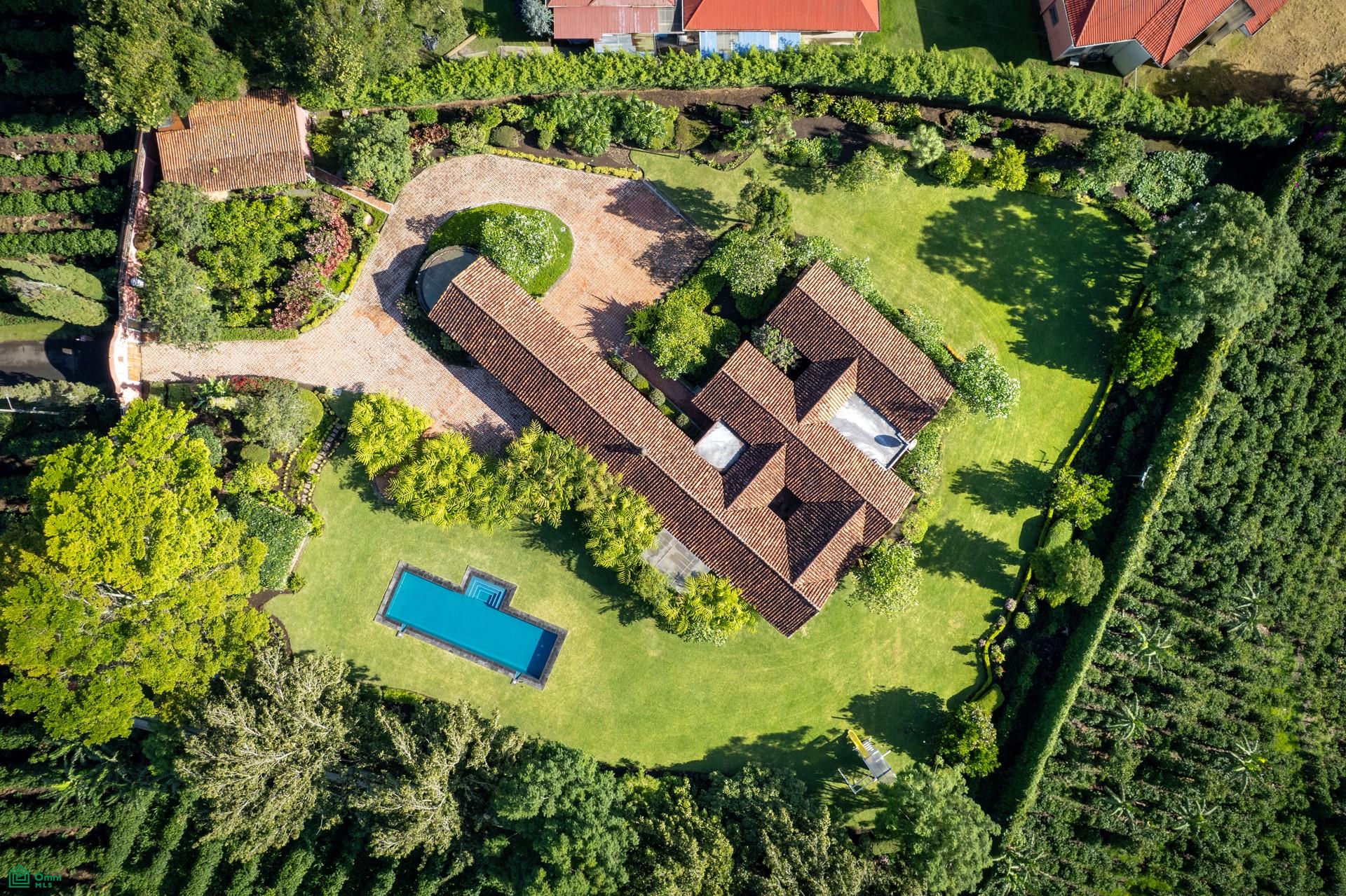 5 bed Single Family Homes For Sale in Santo Domingo, Heredia - 1